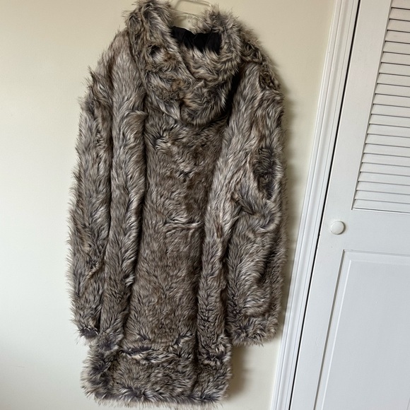 Urbancode Faux Fur Hooded Jacket (L) - Picture 2 of 8